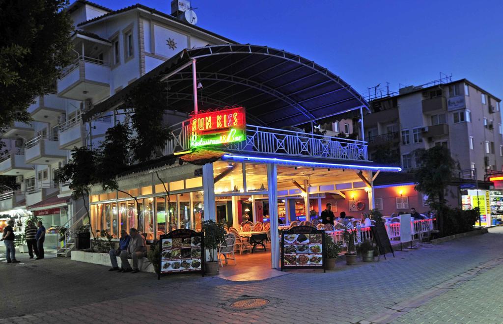 Sun Kiss Hotel Side Exterior photo